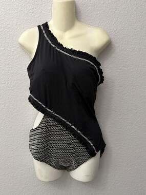 Ambrielle Black and White Textured One-Shoulder One Piece Swimsuit with Cutout